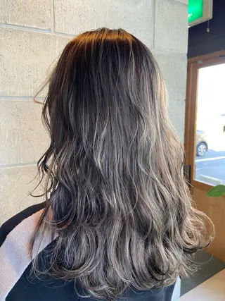 セミロング 岡崎/髪質改善/ ハイトーン/鈴木進のヘアスタイル