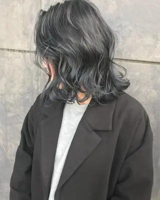 ミディアム カラー TOMOYAレイヤー ブリーチ縮毛矯正のヘアスタイル