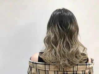 セミロング カラー ヘアアレンジ いしだ みさきのヘアスタイル