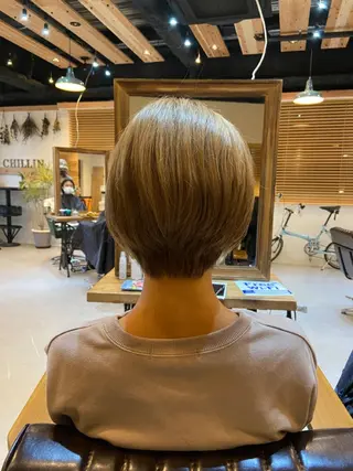 ショート カラー 宮本 玲那のヘアスタイル