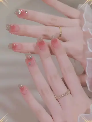 ネイル 長さ出し専門 パーツのネイルデザイン