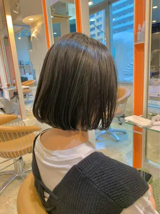 ショート 柔らかオリーブカラー 透明感カラー古澤羅威のヘアスタイル