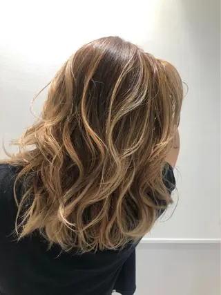 ショート カラー IwAsh中山所属・✂︎中山ブリーチ・ パーマ✂︎露木智也のヘアスタイル