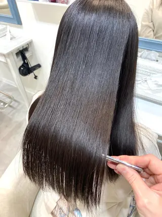 セミロング クセ、艶にお悩みの方 ブリーチ毛にも縮毛可のヘアスタイル
