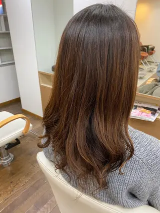 セミロング パーマ ambellir 山本伽椰のヘアスタイル