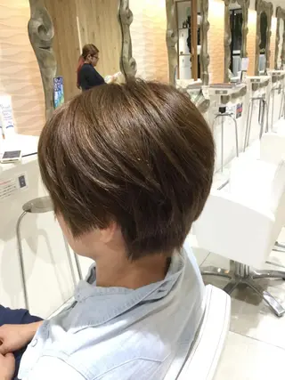 ショート カラー 松吉 純平のヘアスタイル