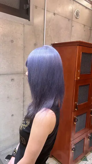 ミディアム カラー 閼伽井 誇和のヘアスタイル