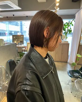 ショート カラー ぱつっとボブ 古家 佑真のヘアスタイル