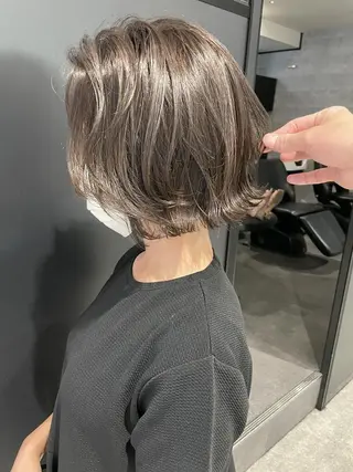 カラー ＿WHITE鳳店 アンダーバーホワイトのヘアスタイル