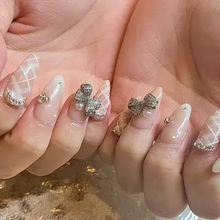ミディアム ネイル H🌺 NAILのネイルデザイン