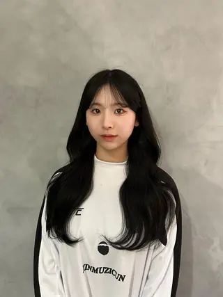 ロング 谷 亜澄のヘアスタイル