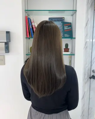 ロング カラー 野中里紗/ ベージュカラーのヘアスタイル