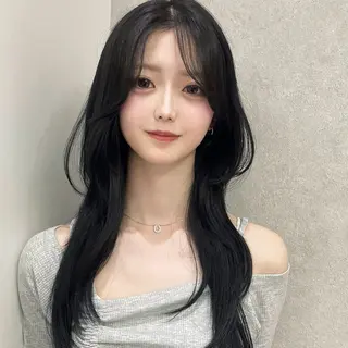 セミロング ハッシュカット🖤 レイヤー/透けカラーのヘアスタイル