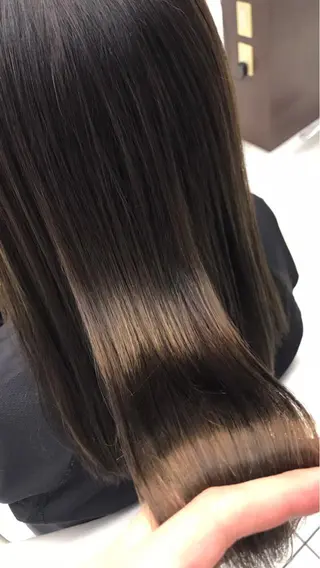 セミロング カラー 岩崎 裕司のヘアスタイル