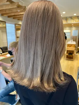 ミディアム 渋谷ハイトーン/ デザインカラー阿部のヘアスタイル