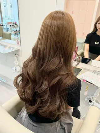 カラー YUZUKI レイヤーカット/艶髪のヘアスタイル