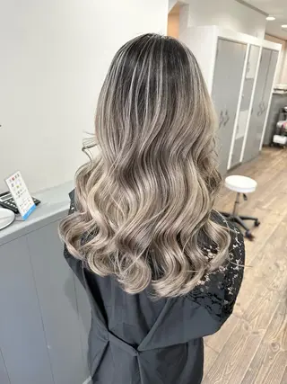 ロング _White広島所属・バレイヤージュ 隅中秀弥のヘアスタイル