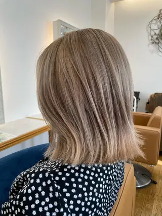 ミディアム ブリーチ毛矯正.髪質 改善.髪にドラマをのヘアスタイル