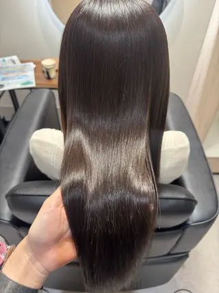 ロング NAVY 橋本心 縮毛矯正のヘアスタイル