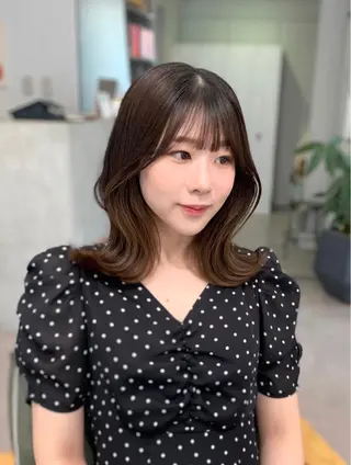ミディアム shes茶屋町アリサ 🎀顔周り×韓国風のヘアスタイル