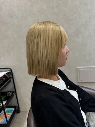 ミディアム karin ボブハイトーンのヘアスタイル