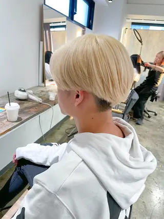 ショート カラー メンズ ハイトーン/レイヤー /ケアブリーチ石川治のヘアスタイル