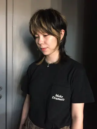 ミディアム カラー Haco＋所属・ウルフ/レイヤー Miinaのヘアスタイル