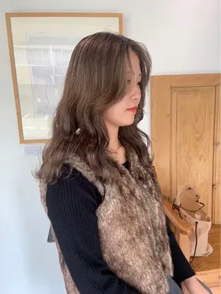 ミディアム mirai/ブリーチ ダブルカラーのヘアスタイル