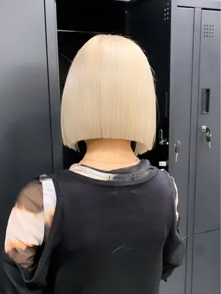 ミディアム ショート/ボブ/似 合わせ/顔周りカットのヘアスタイル