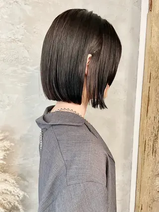 ショート カラー 岡田 恭明のヘアスタイル
