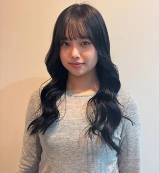 ロング カラー 横田 凜子のヘアスタイル