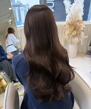 カラー 𝑦𝑢𝑟𝑖𝑎 MIRAのヘアスタイル