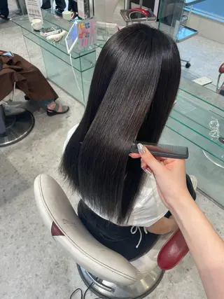 ロング カラー 山田 梨央のヘアスタイル