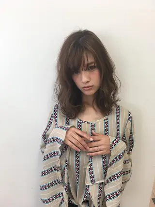 セミロング graxi'    グラシー所属・ブリーチ/ハイトーン SERINAのヘアスタイル