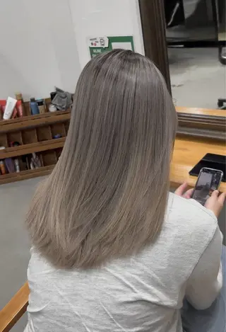 セミロング カラー まろやかなベージュ 小池春樹のヘアスタイル