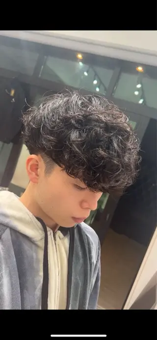 パーマ メンズ fifth 安次富　泰雅のヘアスタイル