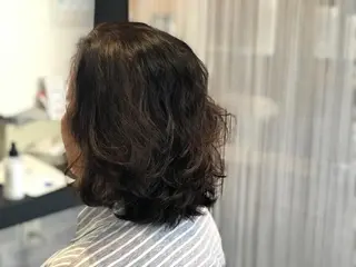 ミディアム パーマ 若泉 真梨のヘアスタイル