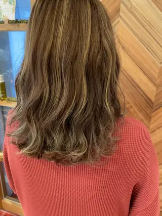 ミディアム カラー 髪質改善美容室Lust所属・美容室Lust💚 嶋崎 鷹のヘアスタイル