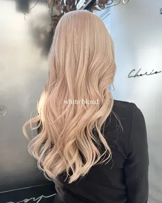ロング カラー CHERIEブリーチ ダブルカラー 天神のヘアスタイル