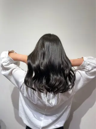 セミロング カラー 浦﨑 笑美里のヘアスタイル