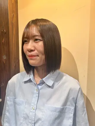 ミディアム Luster Friends所属・まゆ | 艶カラー | ストレートのヘアスタイル