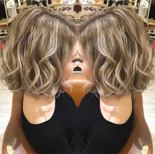 ショート カラー rollen所属・美魔女 美容師NAOのヘアスタイル