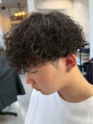 ショート パーマ メンズ 宮下 遼太のヘアスタイル