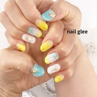 ミディアム RISA nail gleeのネイルデザイン
