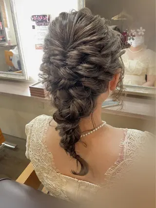 セミロング ヘアアレンジ 田井中 悠紀のヘアスタイル