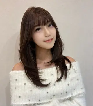 セミロング 𝑦𝑢𝑟𝑖𝑎 MIRAのヘアスタイル