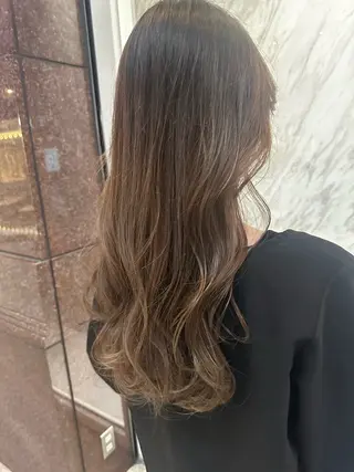 ロング カラー 河井 史織のヘアスタイル