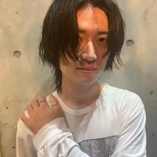 メンズ FLOWERS所属・ウルフ、レイヤー 、メンズカットSHOのヘアスタイル