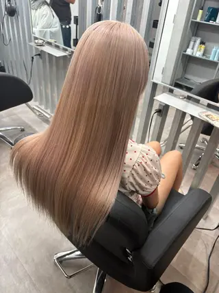 ロング カラー 韓国風レイヤー ハイトーンRYOTAのヘアスタイル