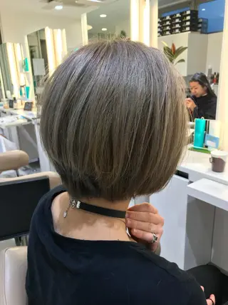 ショート カラー 清藤 綾のヘアスタイル